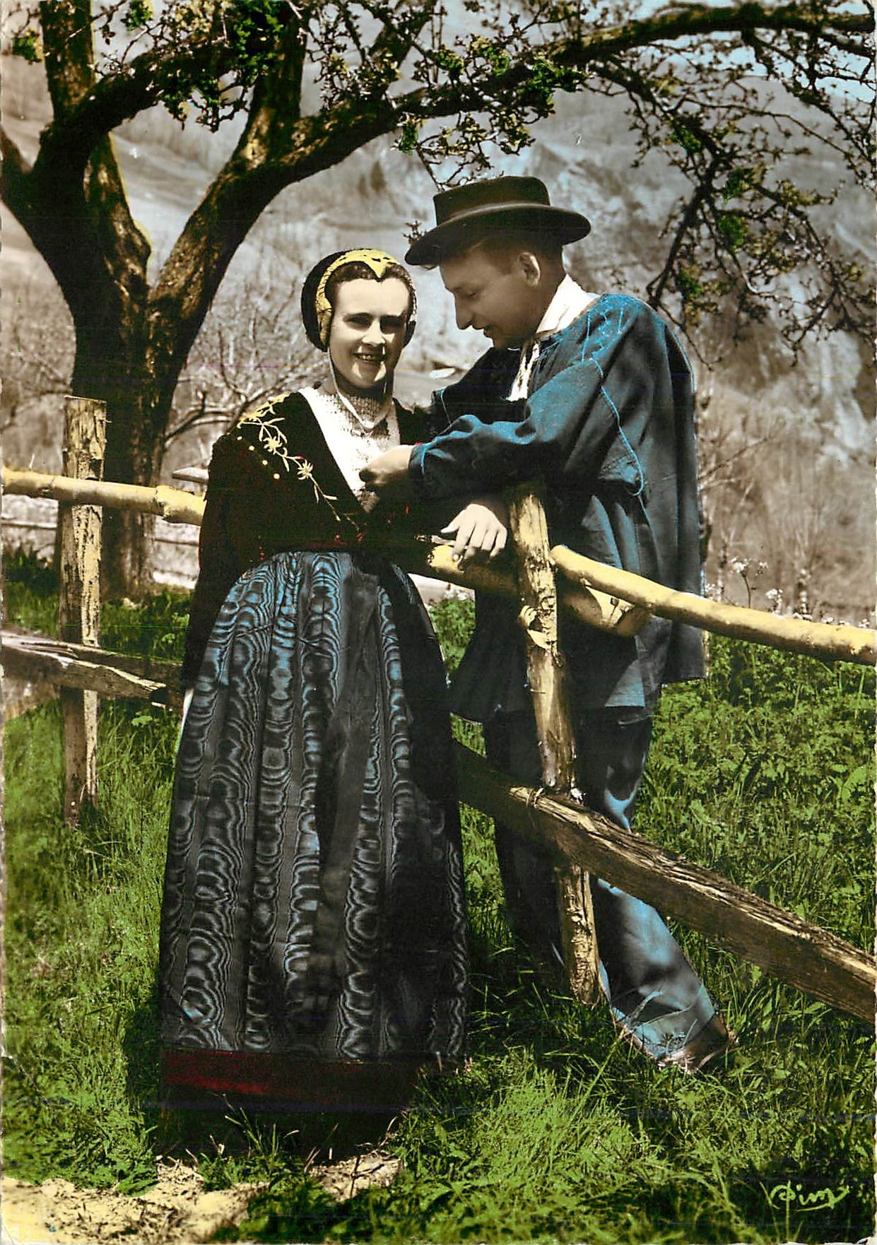 CPM Costume de Savoie les Frontieres Groupes Folkloriqie de Tarentasse