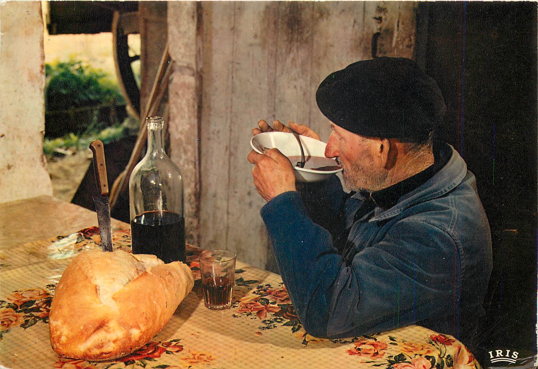 CPM Dans nos Campagnes Le Chabrot ou Chabrol