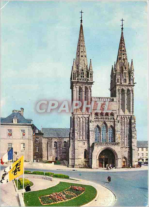 CPM Couleurs de Bretagne St Pol de Leon La cathedrale et la Place du Parvis
