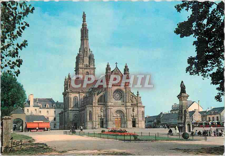 CPM La Bretagne Ste Anne d'Auray (Morbihan) La Basilique et la Fontaine