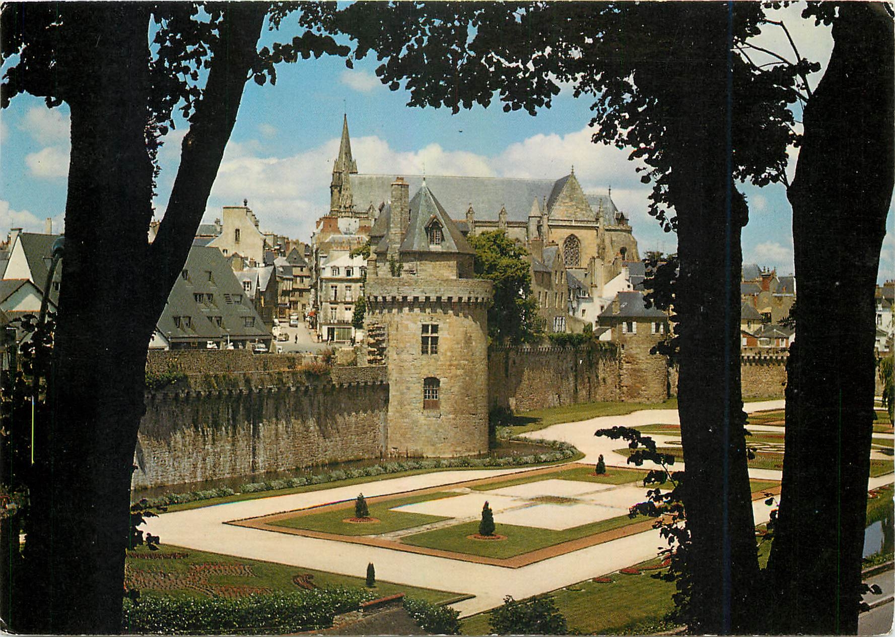 CPM En Bretagne Vannes (Gwened nom breton) Les anciens Remparts la toour du Connetable Richemont la 