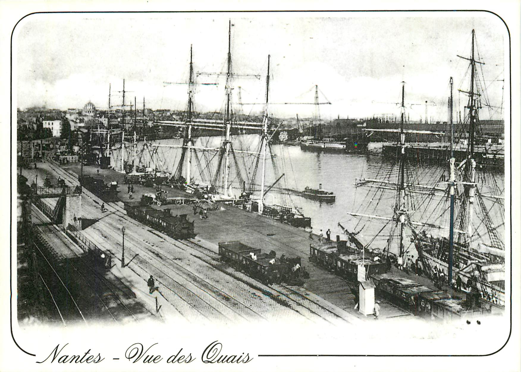 CPM Nantes (Loire Atlantique) vue des Quais Bateaux