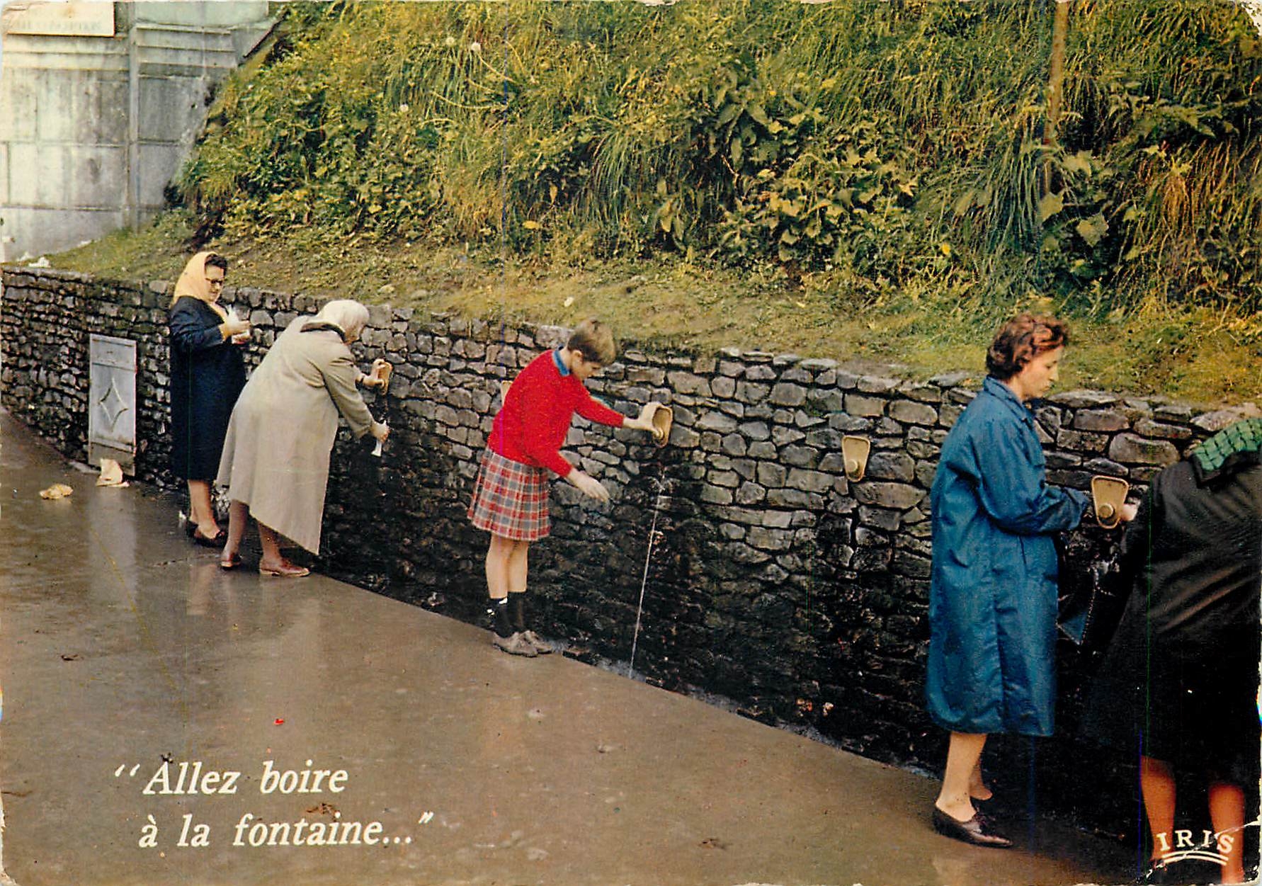 CPM Lourdes Les Fontaines a l'eau miraculeuse le Fontaine