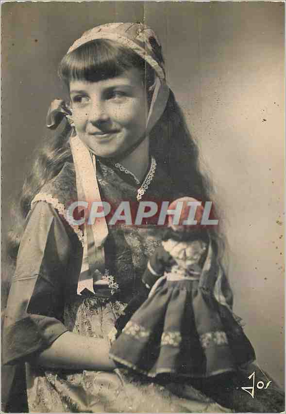 CPM Jeunes de Bretagne Fillette en costume de Plougastel Daoulas Folklore Poupee 