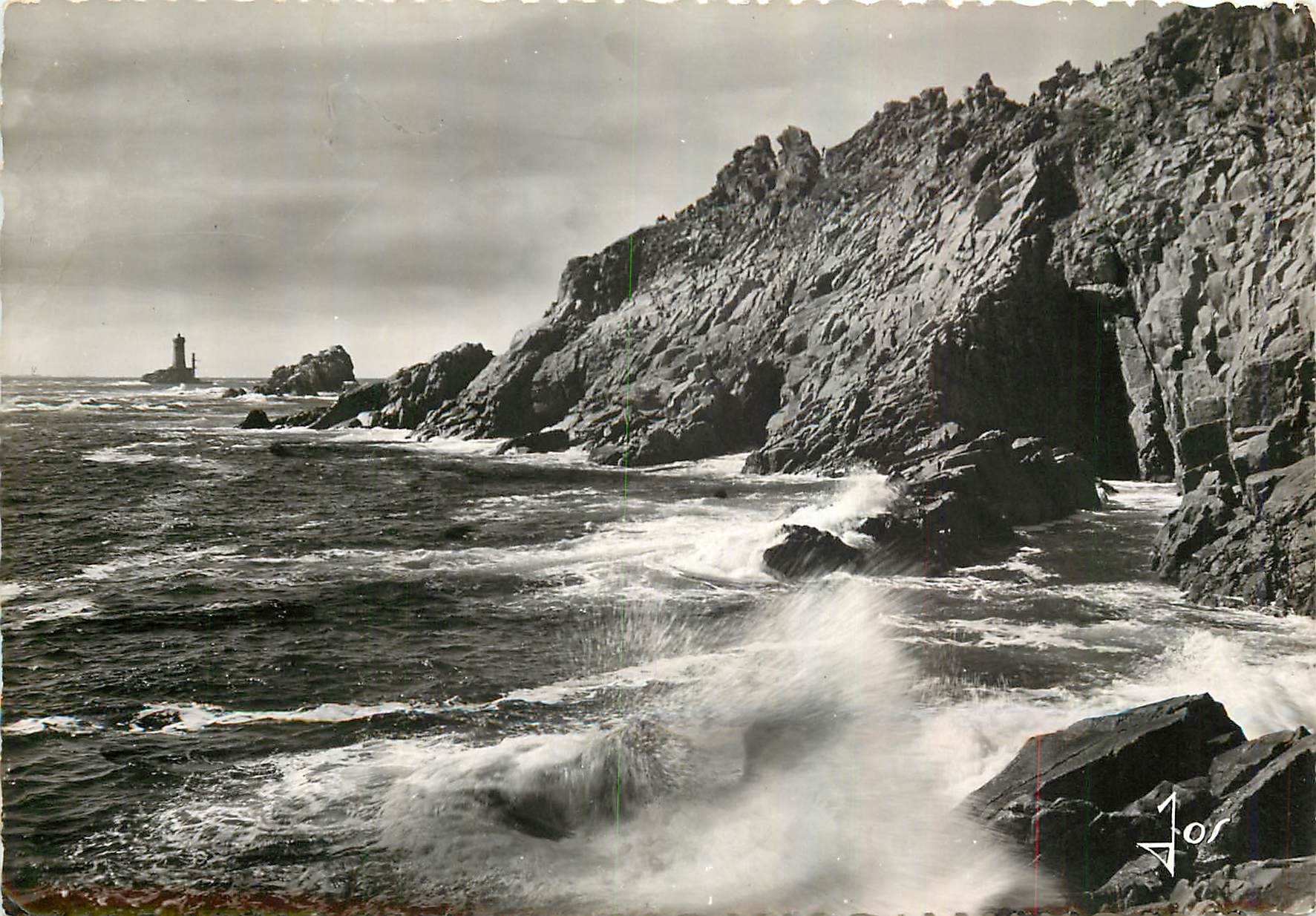 CPM Bretagne Pointe du Raz de Sein(Finistere) Tempete sur le Phare de la Vieille