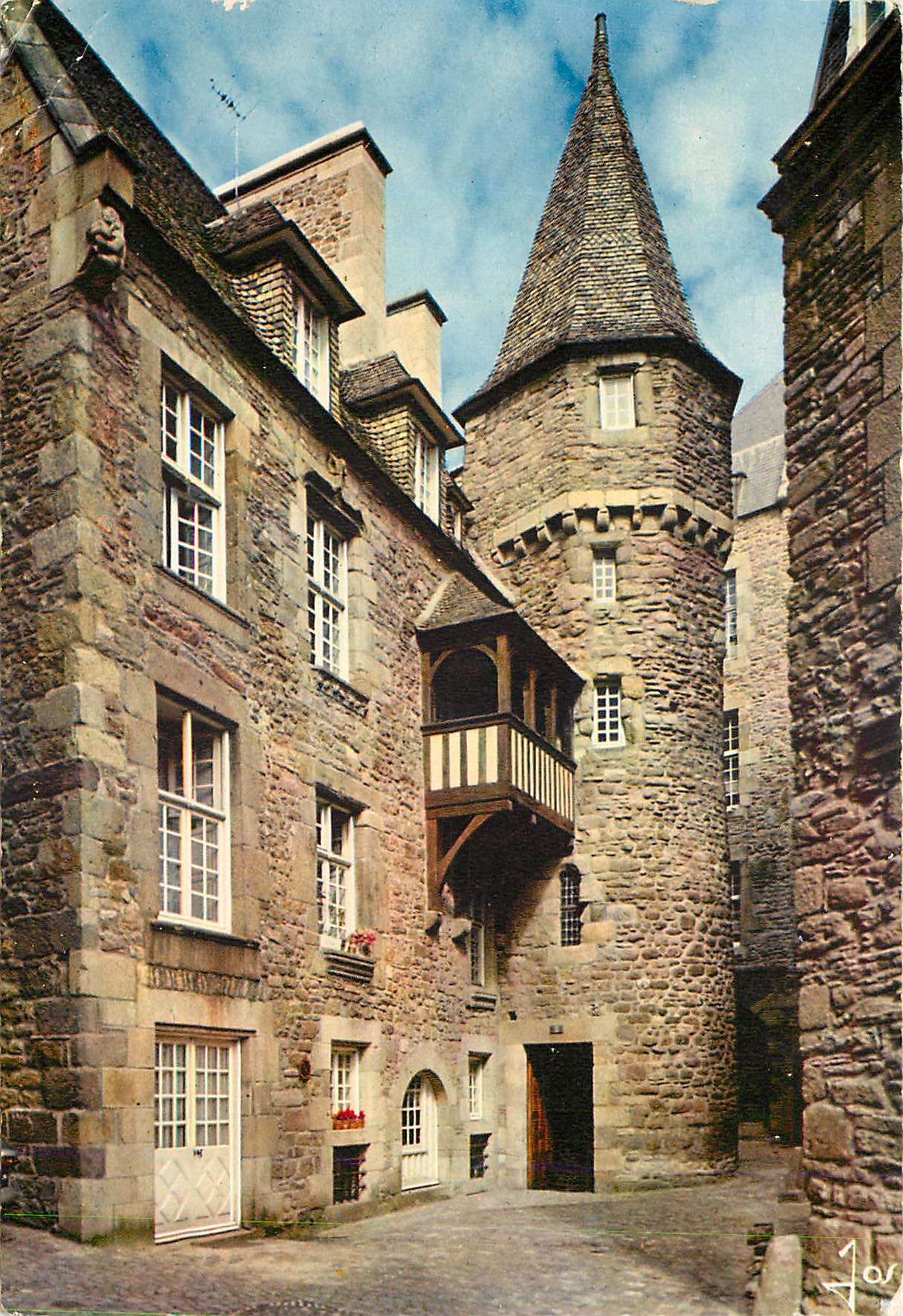 CPM Bretagne Saint Malo Cour de la Houssaye
