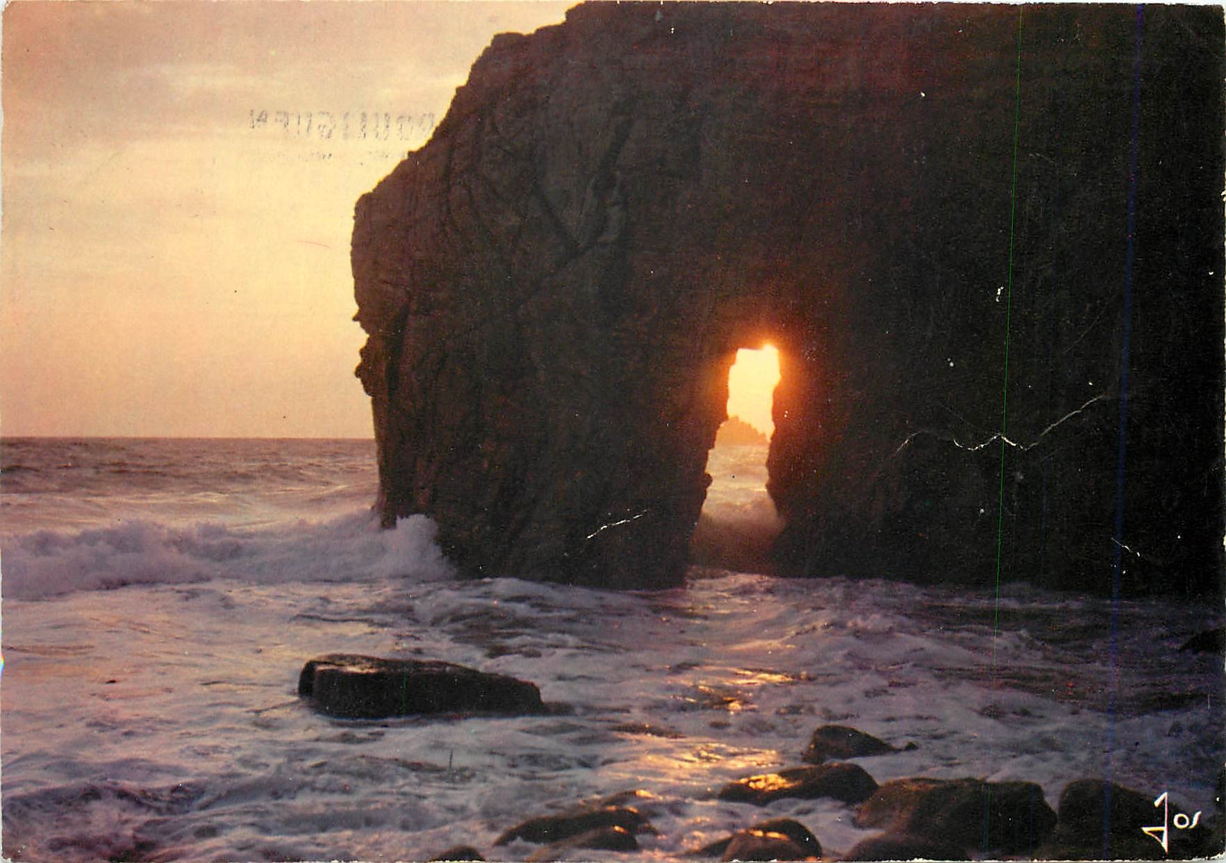 CPM Bretagne presqu'ile de Quiberon Soleil couchant dans l'Arche de Port Blanc
