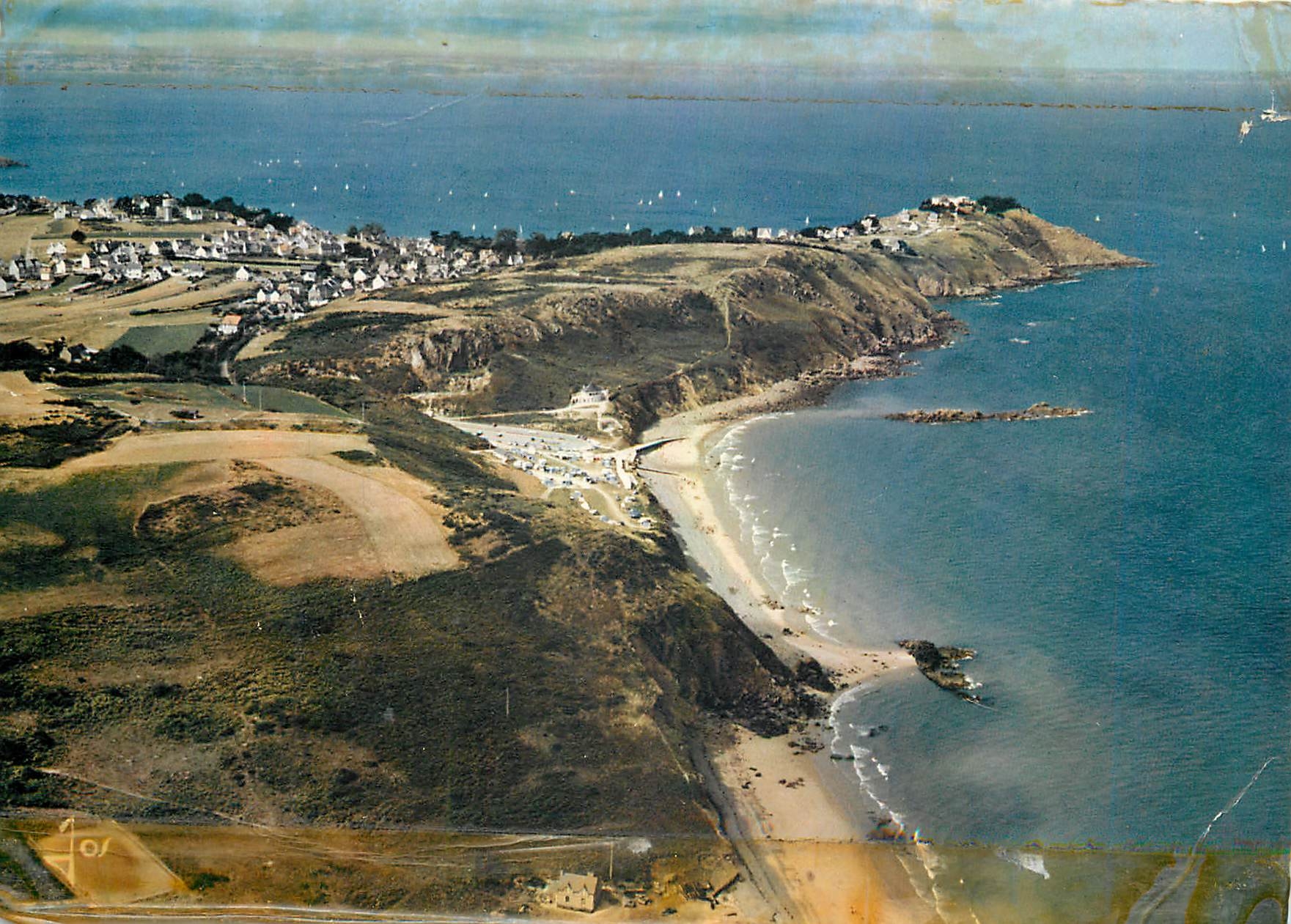 CPM Bretagne Pleneuf le Val Andre (C du N) La Pointe de Pleneuf et la plage des Vallees