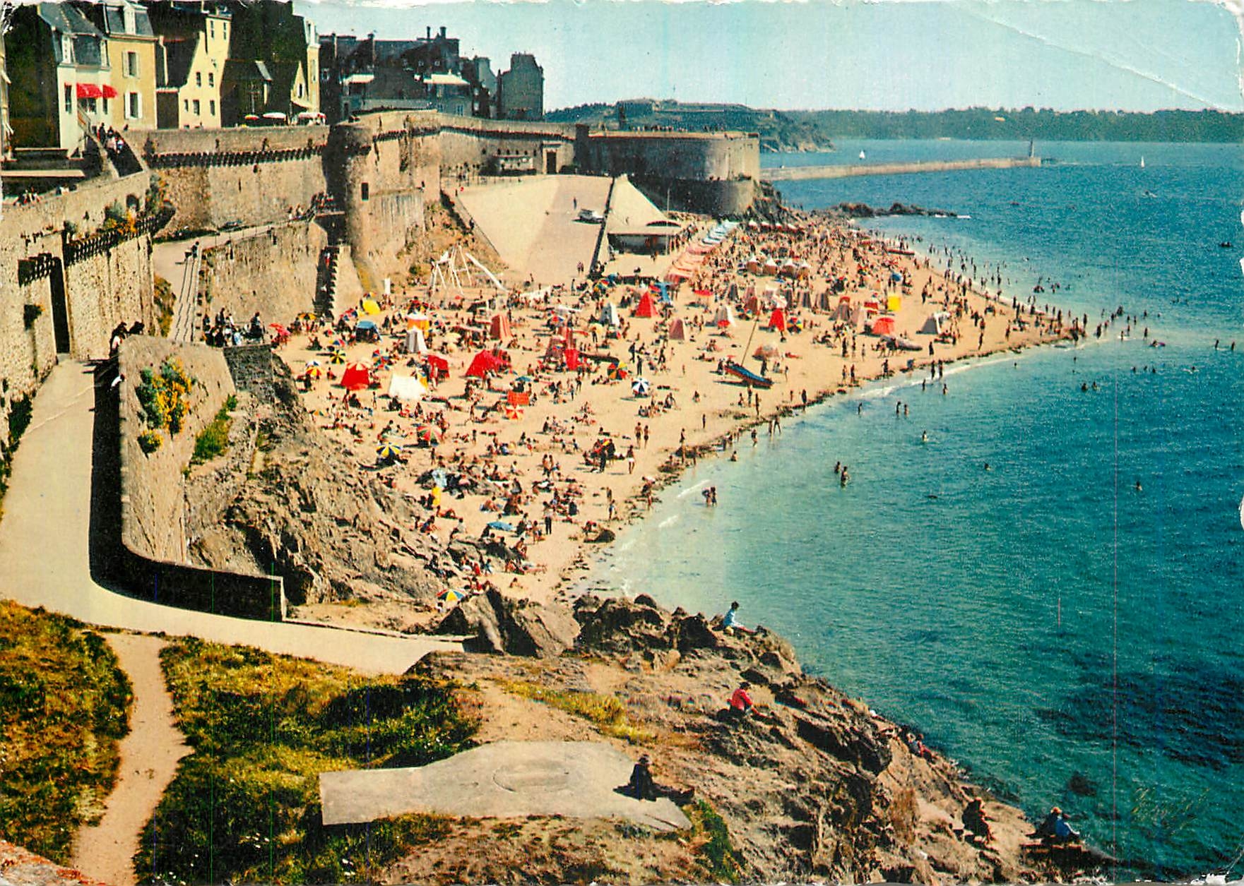CPM Bretagne Saint Malo Les Remparts et la Plage Bonsecours