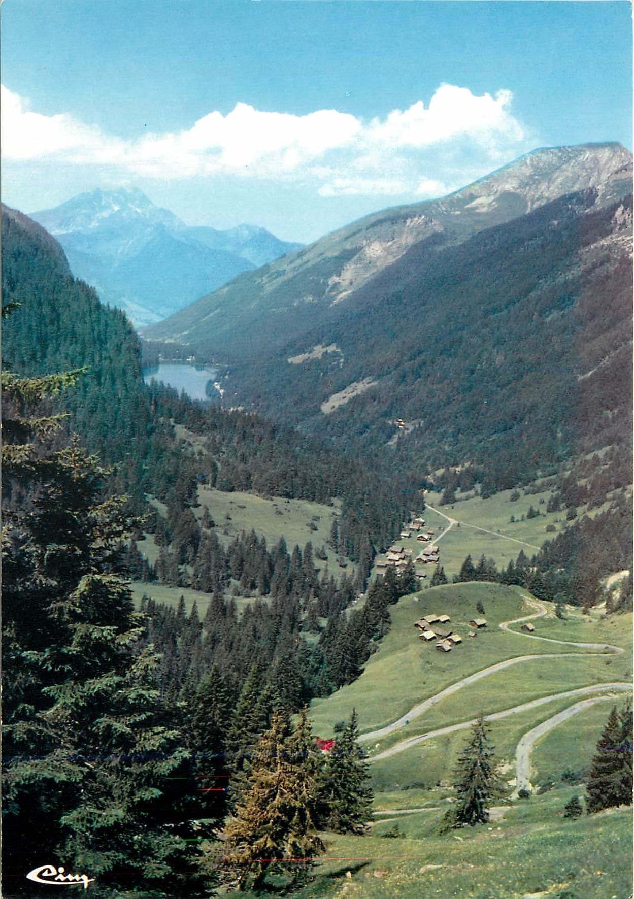 CPM Morzine Montriond Depuis les Lindarets vue sur le Lac de Montriond au fond le Roc d'Enfer