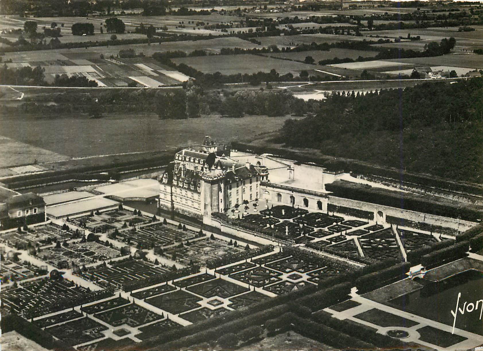 CPM En avion au dessus des chateaux de la Loire Villandry (I et L)
