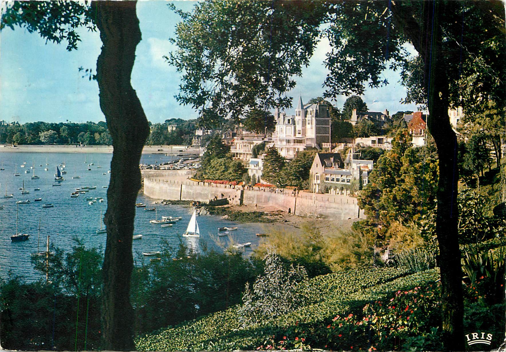 CPM Dinard Cote d'Emeraude (I et V) La Promenade du claire de Lune la Baie du Prieure le Yacht Club