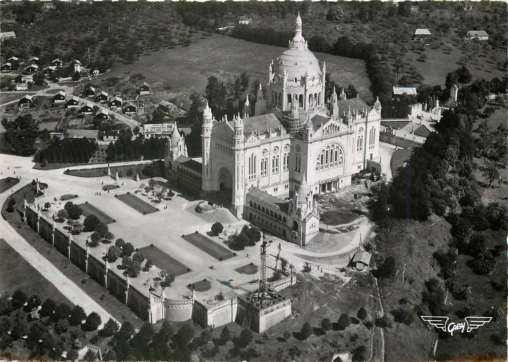 Lisieux (Calvados) — Vue aérienne de la Basilique — Éditions Gaby