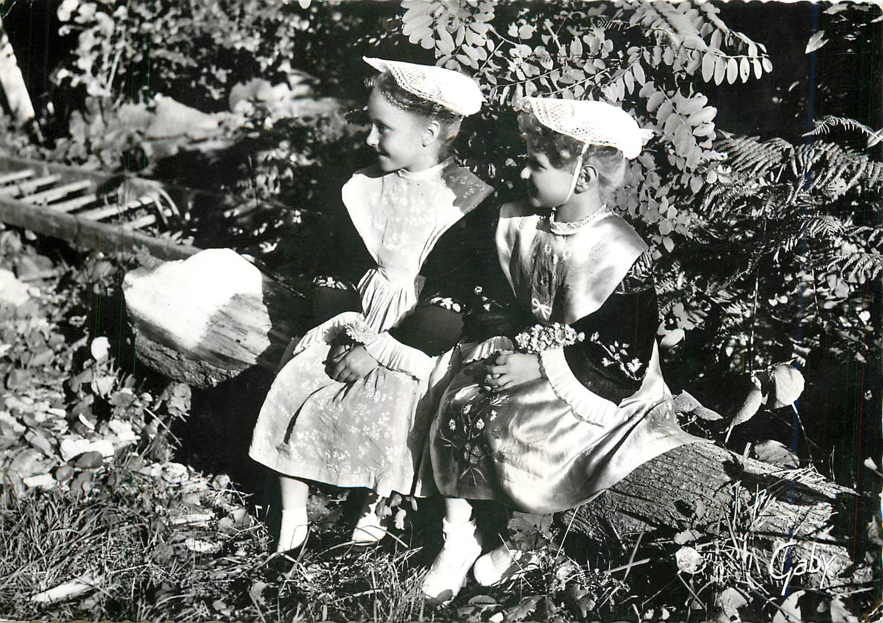 CPM Folklore de France La Bretagne Region Lorient Port Louis Larmor Le Pouldu Fraicher juvenile
