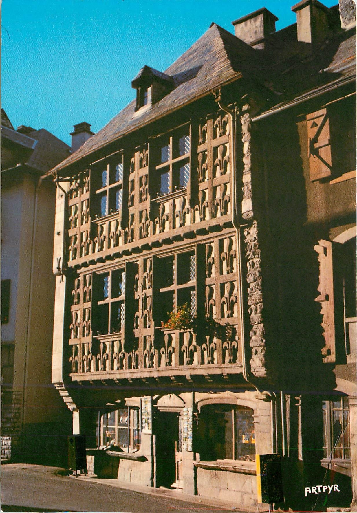 Das Haus der Lilien — Arreau — Éditions d'ART PYRÉNÉEN