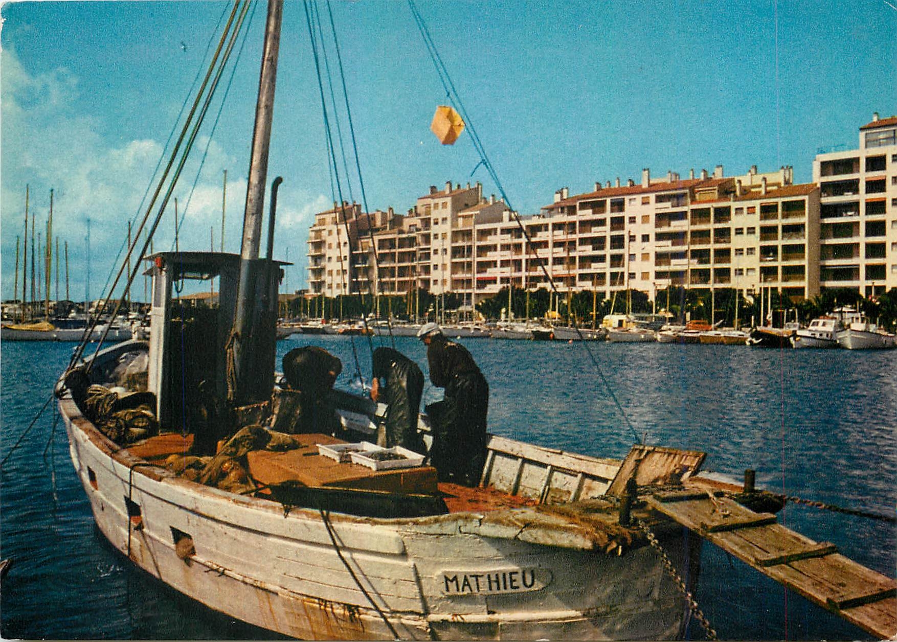 Port Saint-Pierre — Fishermen on board the boat 'MATHIEU' — editions de France