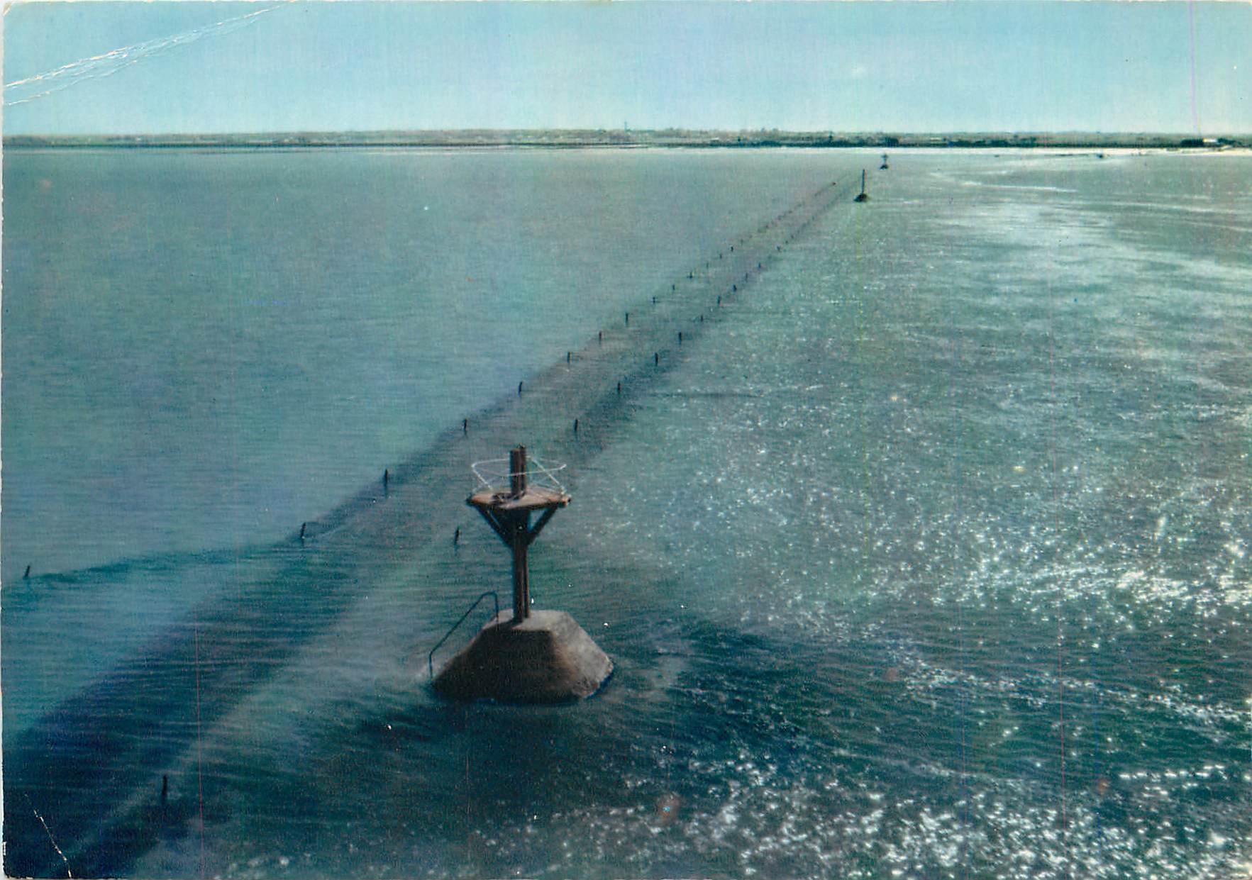 CPM Passage du Gois (Vendee) Le flot recouvrant le passage reliant le cotinent a l'ile de Noirmoutie