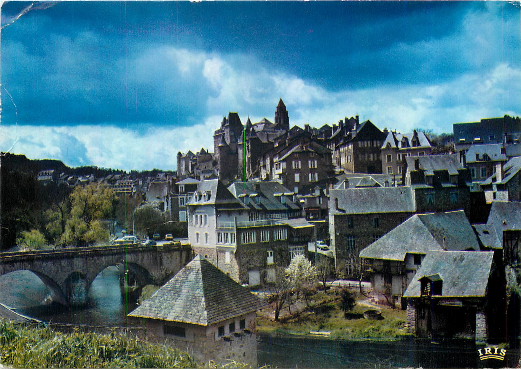 CPM Uzerche (Correze) La Perle du Limousin vue generale de la cite batie sur un promontoire dominatn