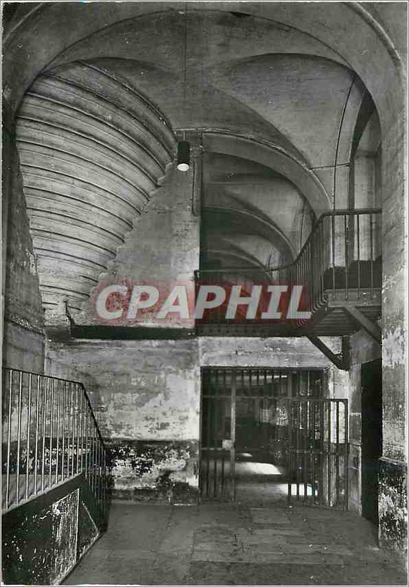 CPM Paris La Conciergerie du Palais (XIII XIVe s) Le couloir des Cachots