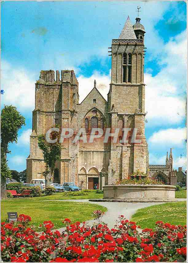 CPM Dol de Bretagne (I et V) La Cathedrale