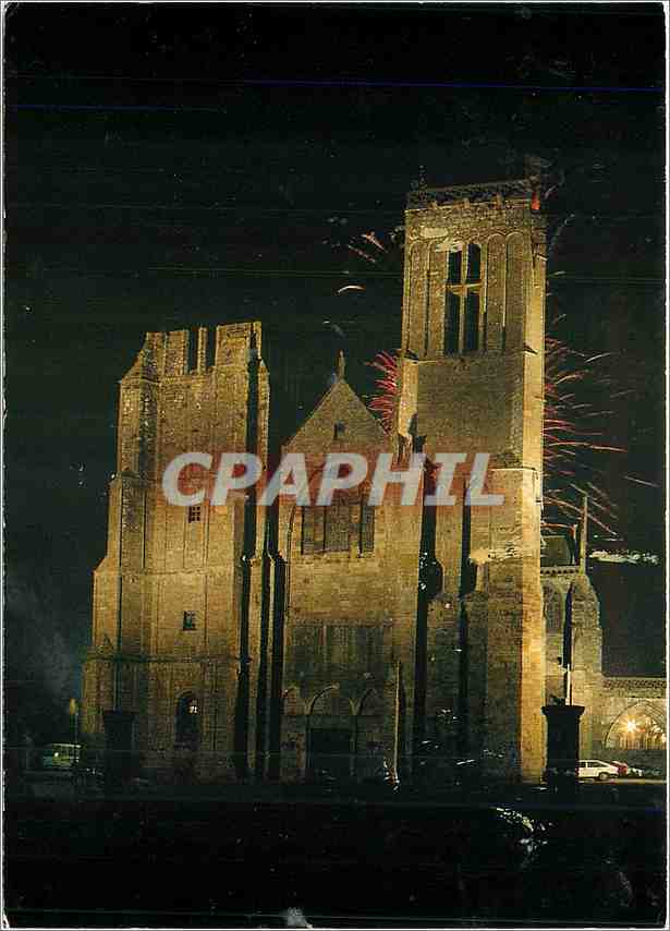 CPM Dol de Bretagne (Ille et Vilaine) La Cathedrale illiminee soir du 14 juillet