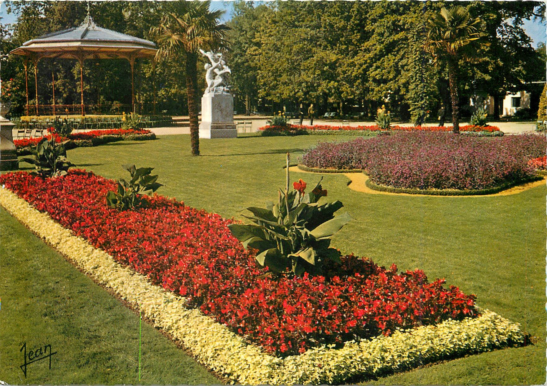 CPM La Bretagne Rennes le Jardin du Thabor