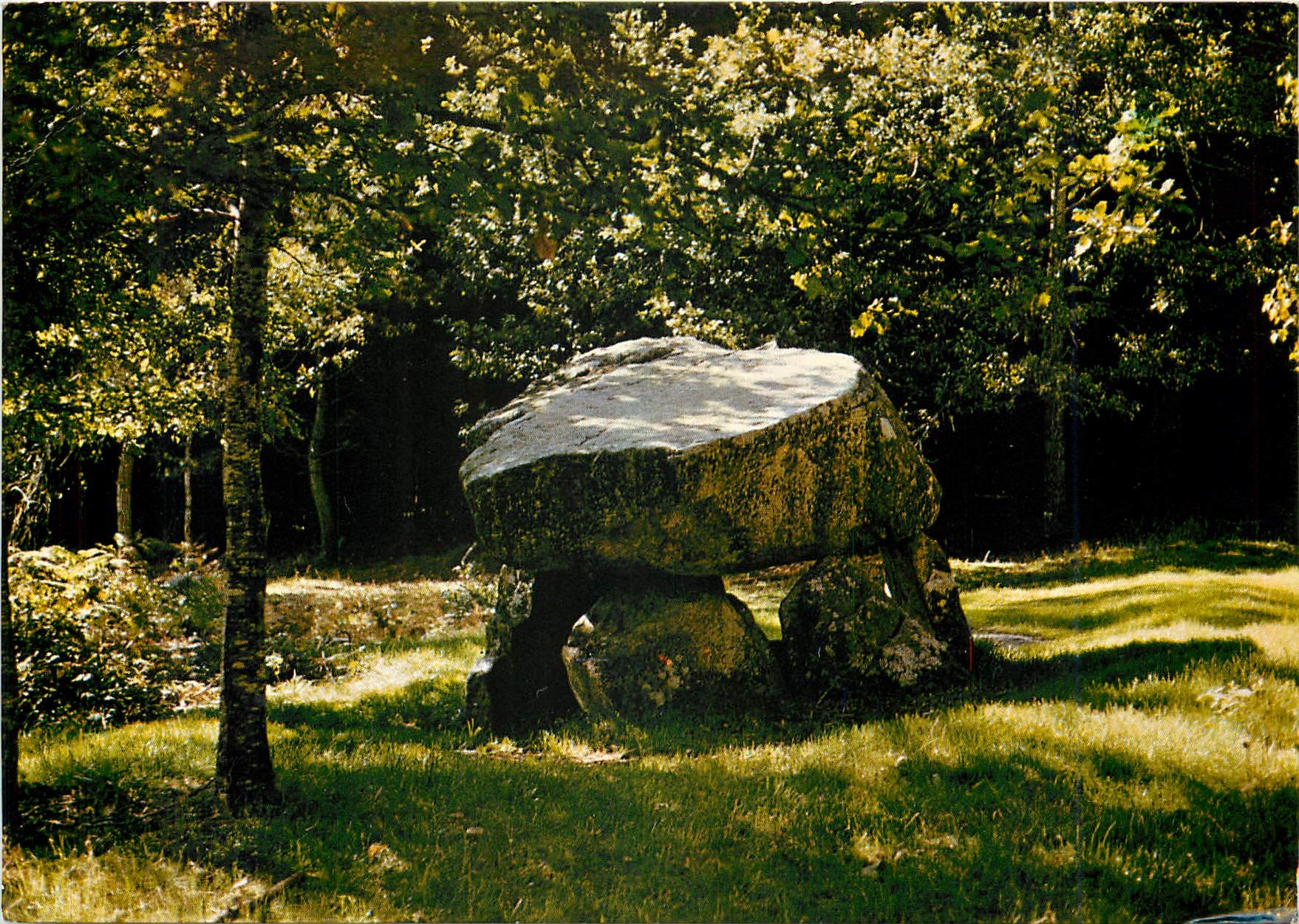 Le Dolmen d'Urbe — ancien mégalithe — Éditions Rivet / Crocq / 23