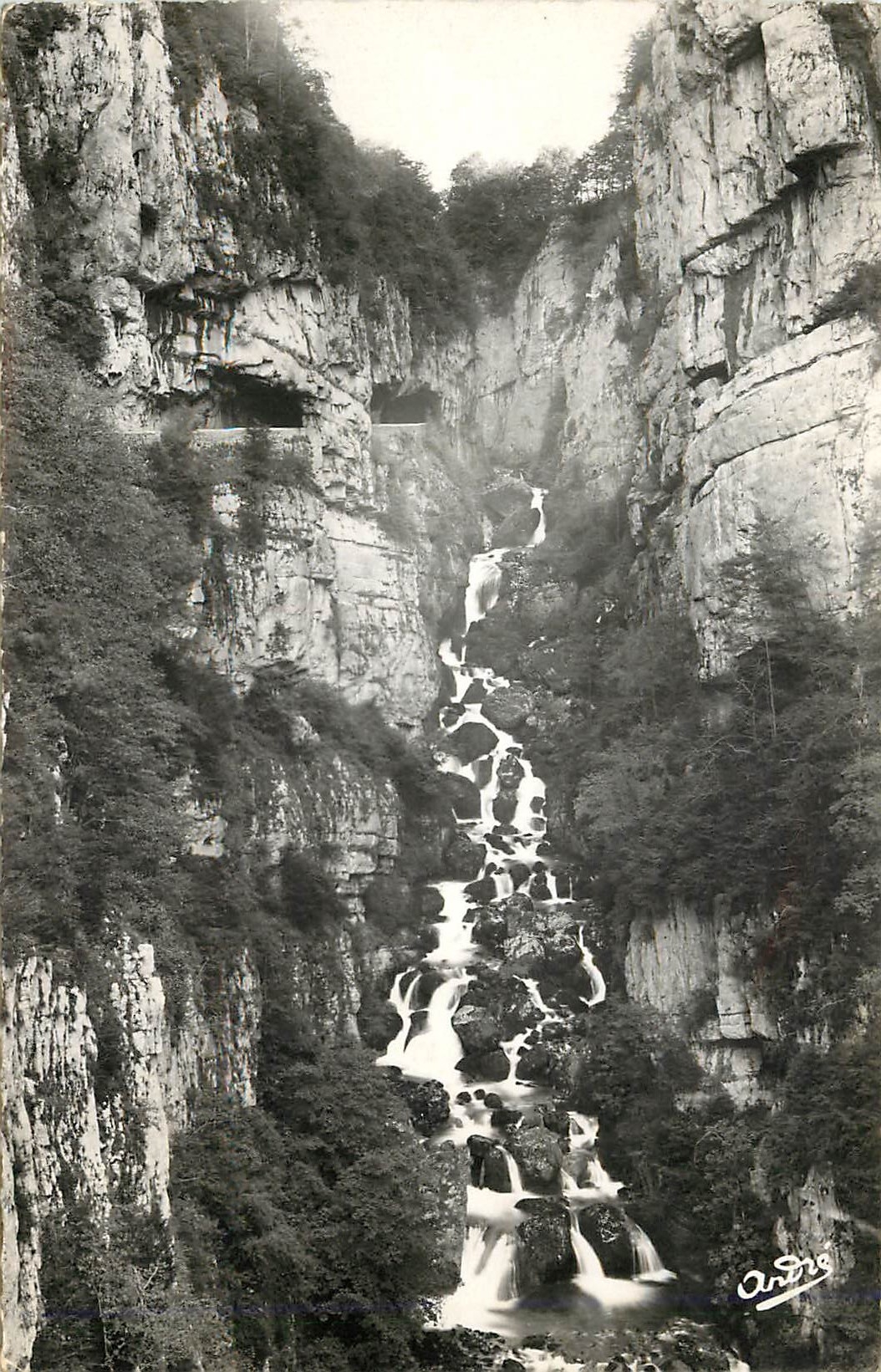 CPM Les Belles Alpes Francaises Le Vercors les Grands Goulets Cascade de la Vernaison