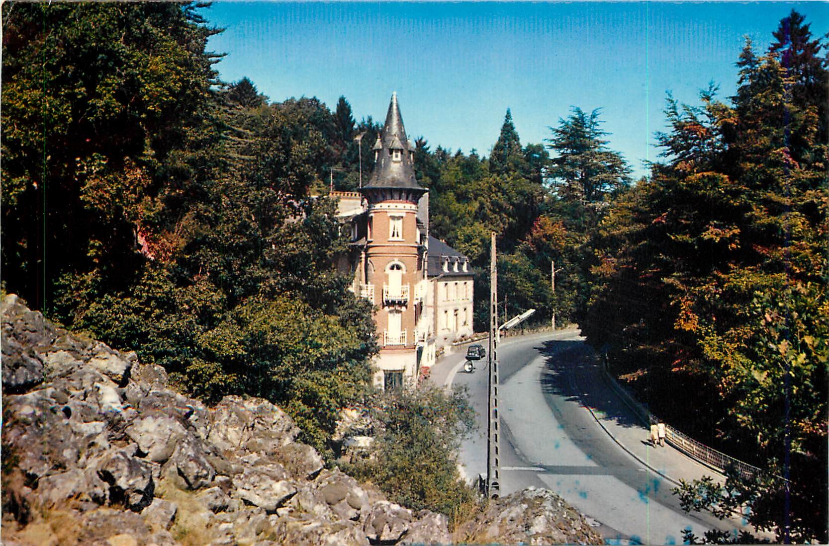 CPM Station Thermale de Bagnoles de l'Orne (Orne) Le Roc au chien