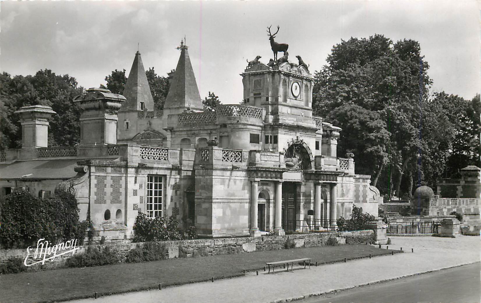 CPM Anet (E et L) L'Entree principale du chateau (XVIe s)