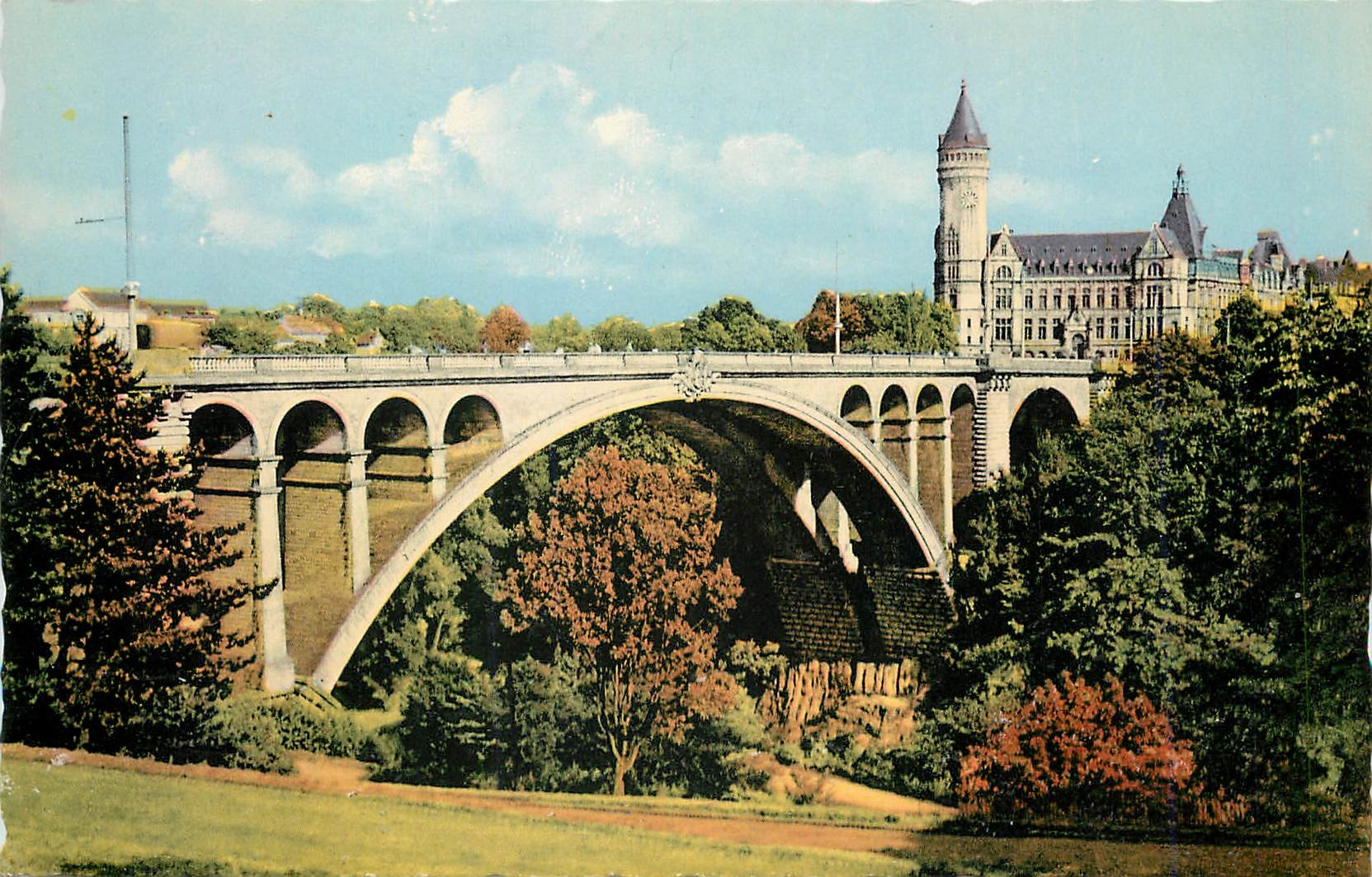 CPM Luxembourg Le Pont Adolphe et la Caisse d'Epargne