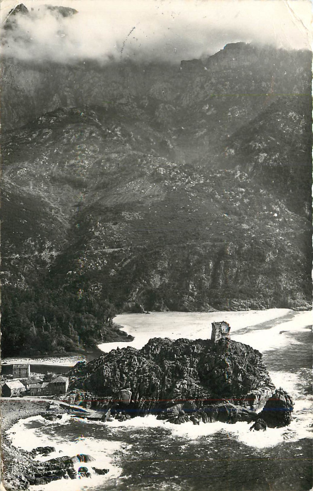 Porto (Corse) — Le Golfe et la Tour Génoise — Éditeur inconnu, n° de série non visible