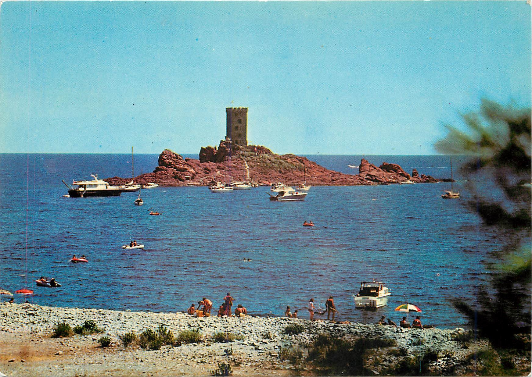 CPM La Corniche d'Or Le Dramont l'Ile d'Or