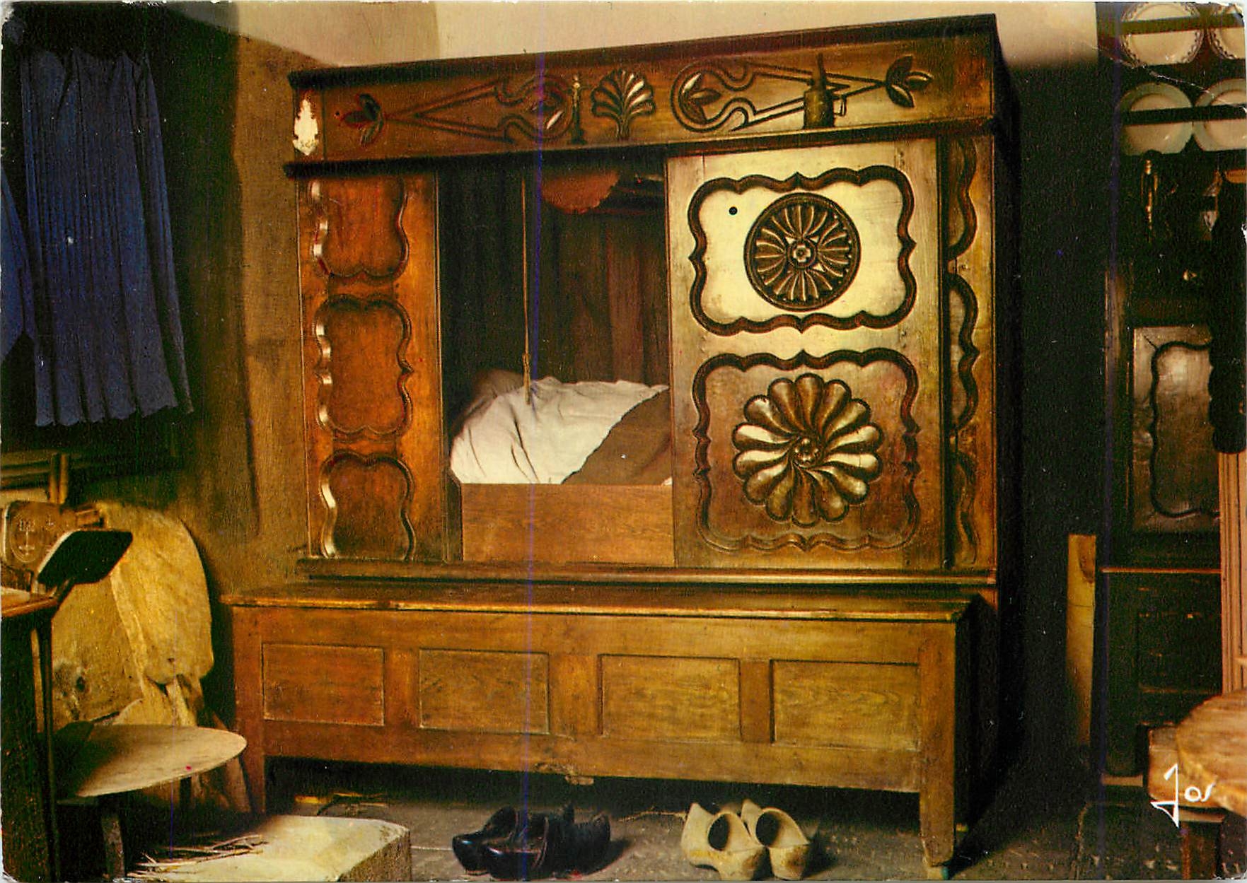 CPM La Bretagne en couleurs Sizun Le Lit clos Leonard dans le musee