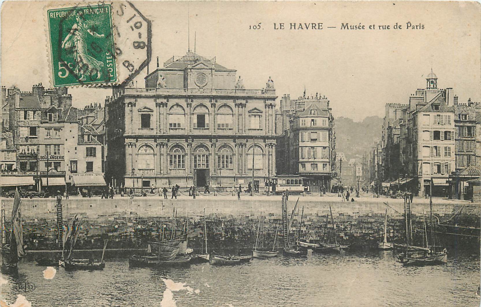 CPA La Havre Musee et rue de Paris