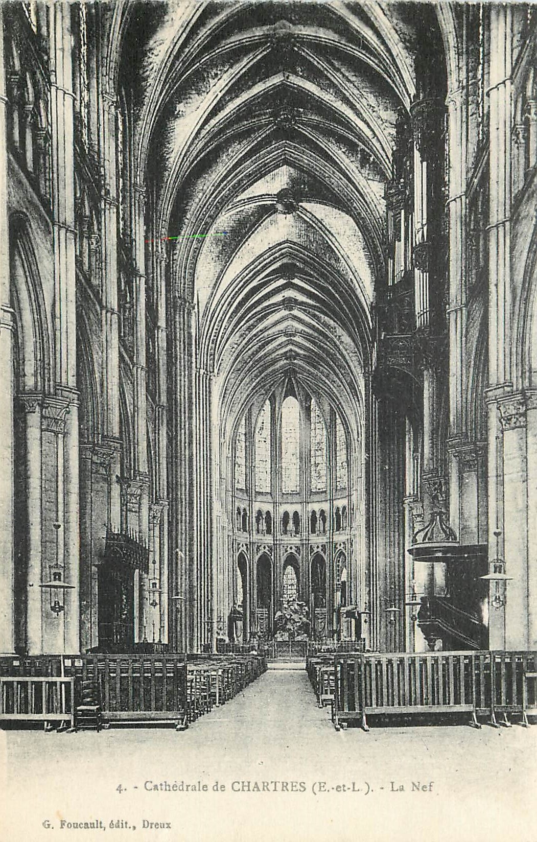 CPA Cathedrale de Chartres (E et L) La Nef