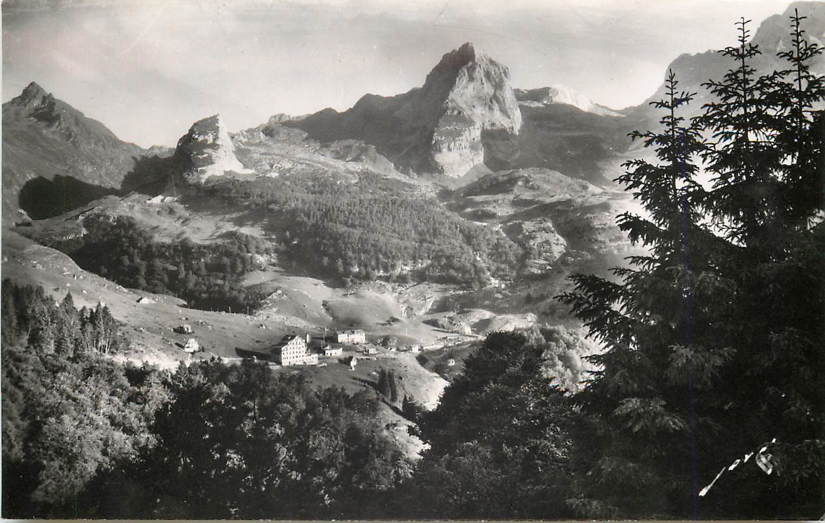 CPM Toute la France Pau (B P) Gourette (B P)vu de la route du Col d'Aubisque