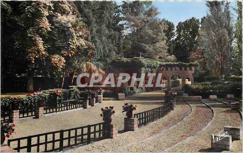 CPM Les Merveilles du Berry Bourges (Cher) Le jardin des Pres Fichaux Le theatre de Verdure