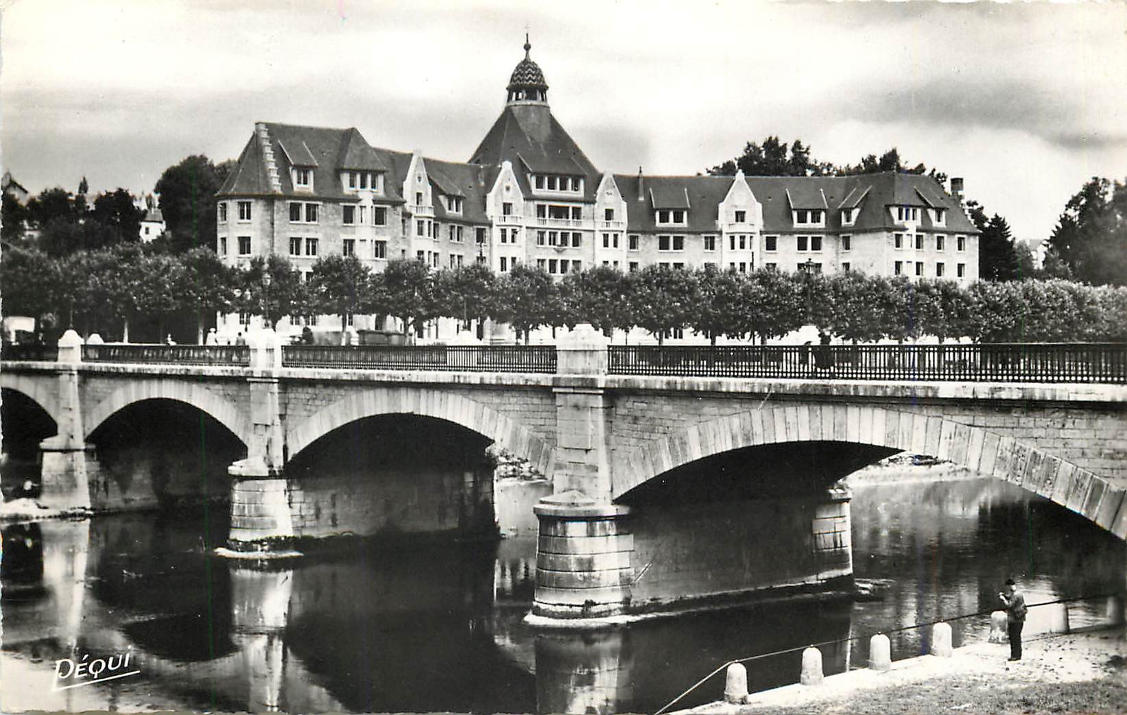 CPM Besancon les Bains (Doubs) Pont Canot et Cite Universitaire