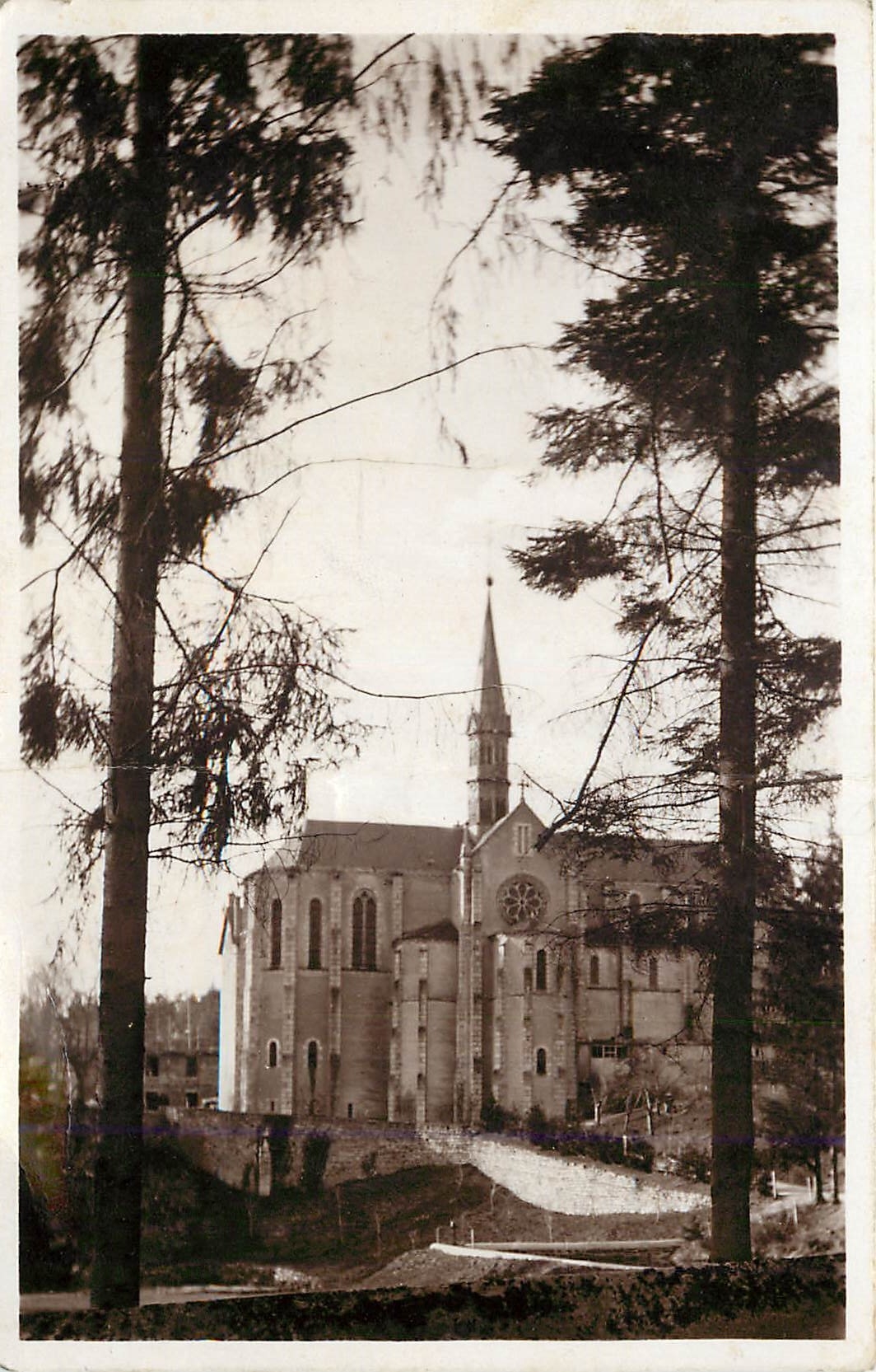 Monastère de la Pierre-qui-Vire — Vue prise du Pont de Bois — Édit. d'Art du Monastère de la Pierre-qui-Vire