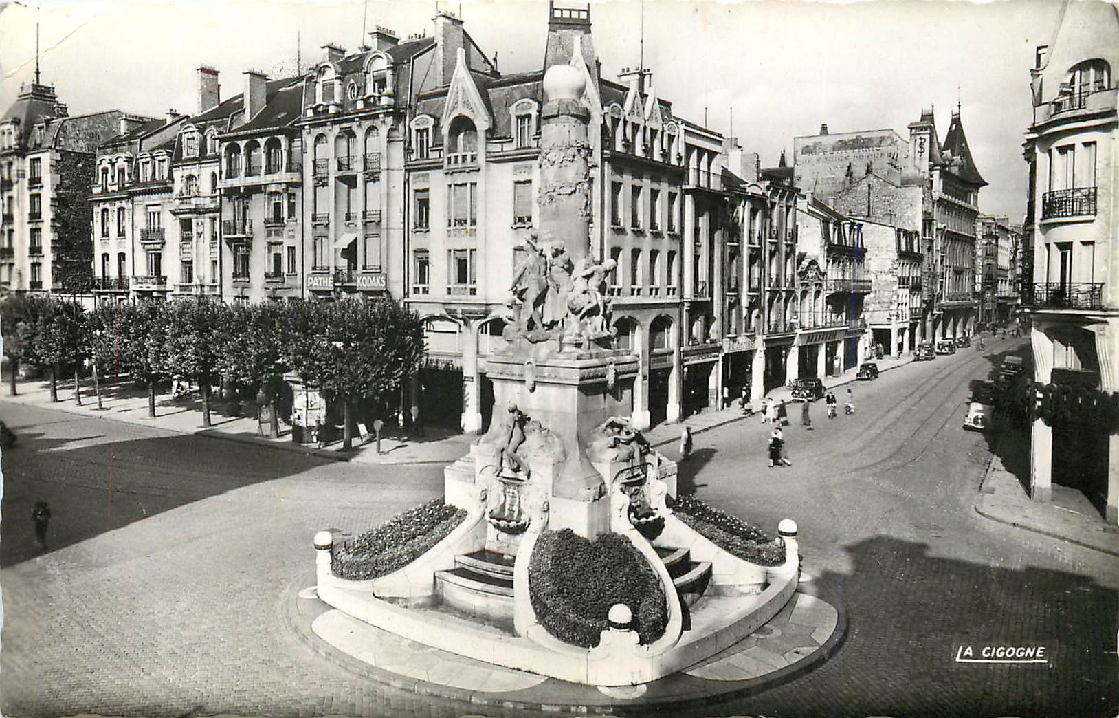 CPM Reims (Marne) Place Drouet d'Erlon et Fontaine Sube