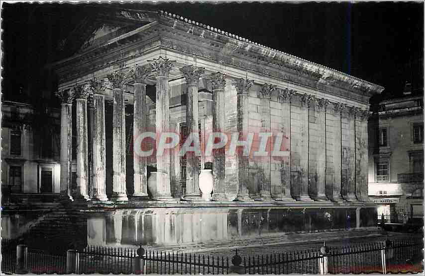 CPM Nimes (Gard) La Maison Carre effet de nuit