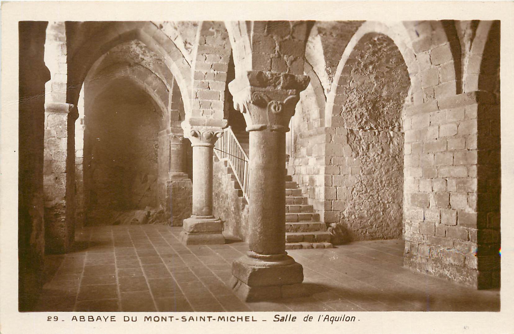 CPM Abbaye du Mont Saint Michel Salle de l'Aquilon