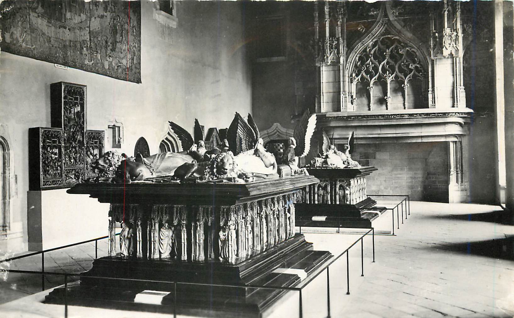 CPM Dijon (Cote d'Or) Le Musee Salle des Gardes Tobeaux de Philippe le Hardi