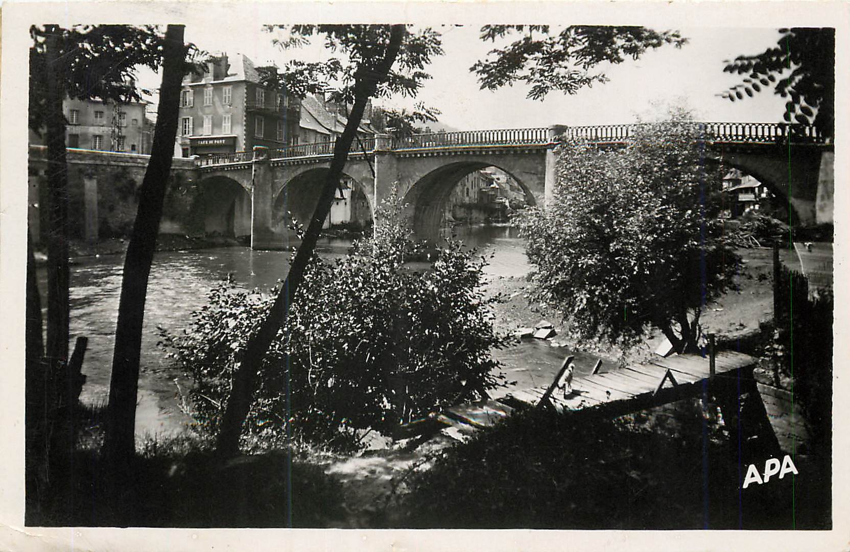 CPM St Geniez d'Olt (Aveyron) Pont sur le Lot