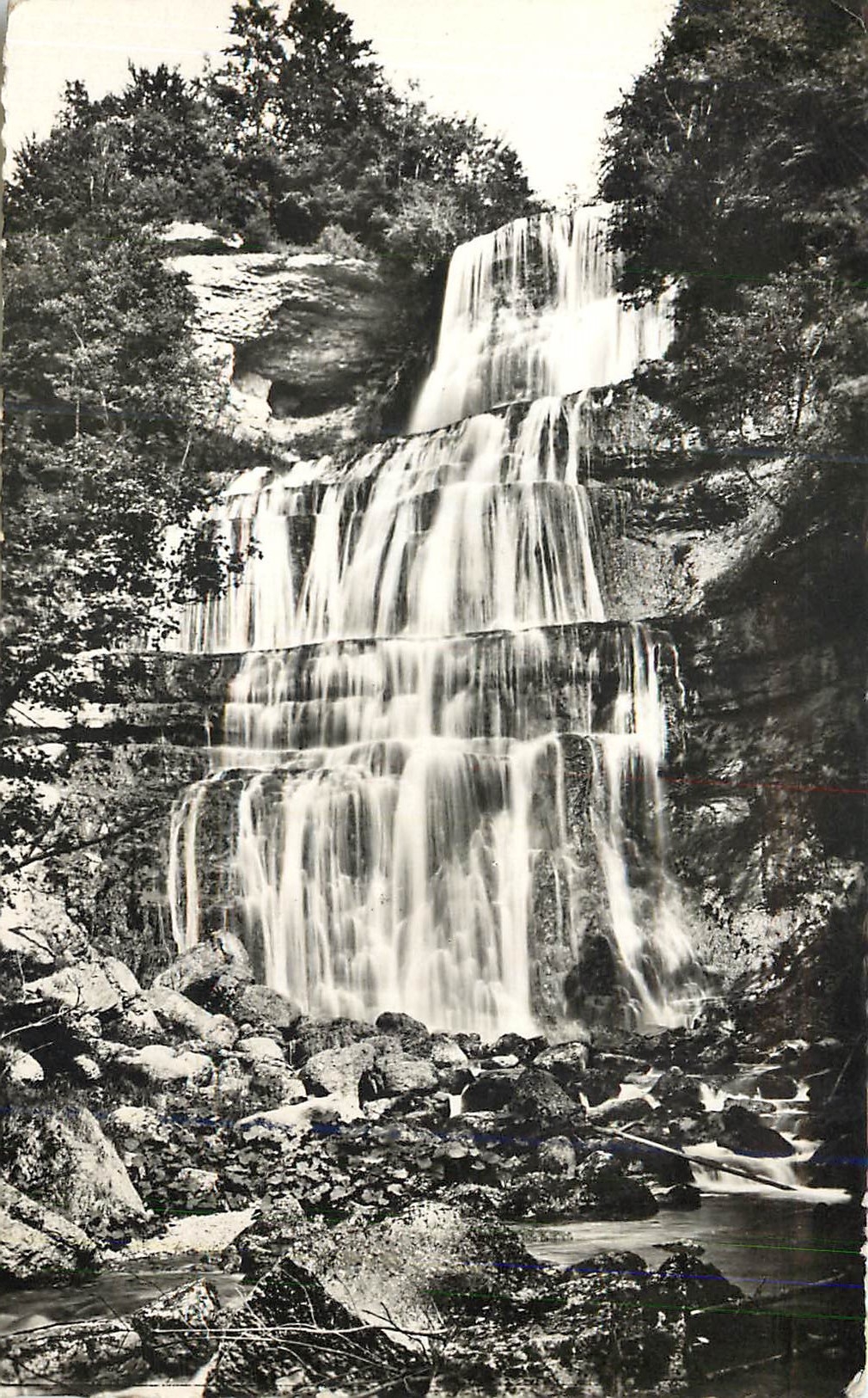 CPM Jura Pittoresque Le Herisson Cascade en eventail