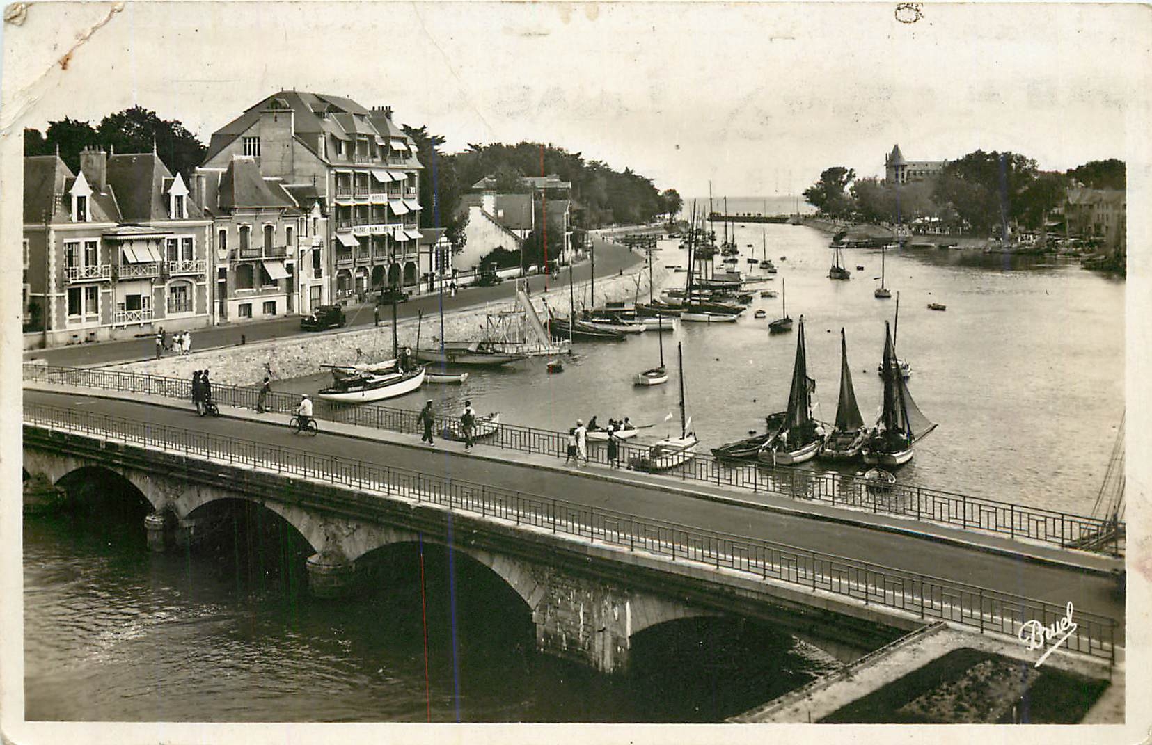 CPM Le Pouliguen (Loire Inf) Le Port Bateaux de peche