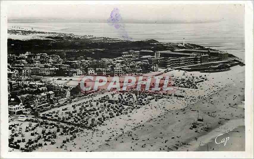 CPM Berck Plage Partie sud de la Plage au fond la baie d'Authie et la cote de Fort Mahon