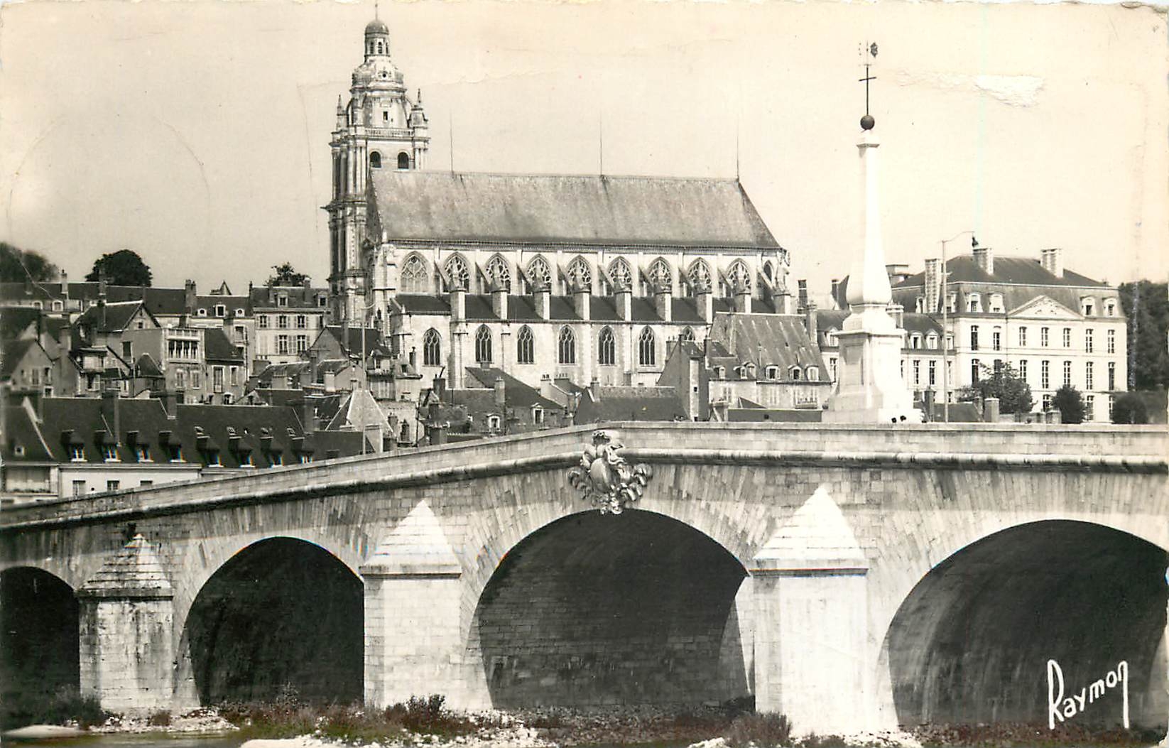 CPM Images de France Blois (L et C) La Cathedrale
