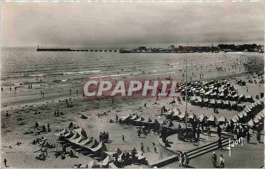 CPM Les Sables d'Olonne (Vendee) La Plage et l'entre du port